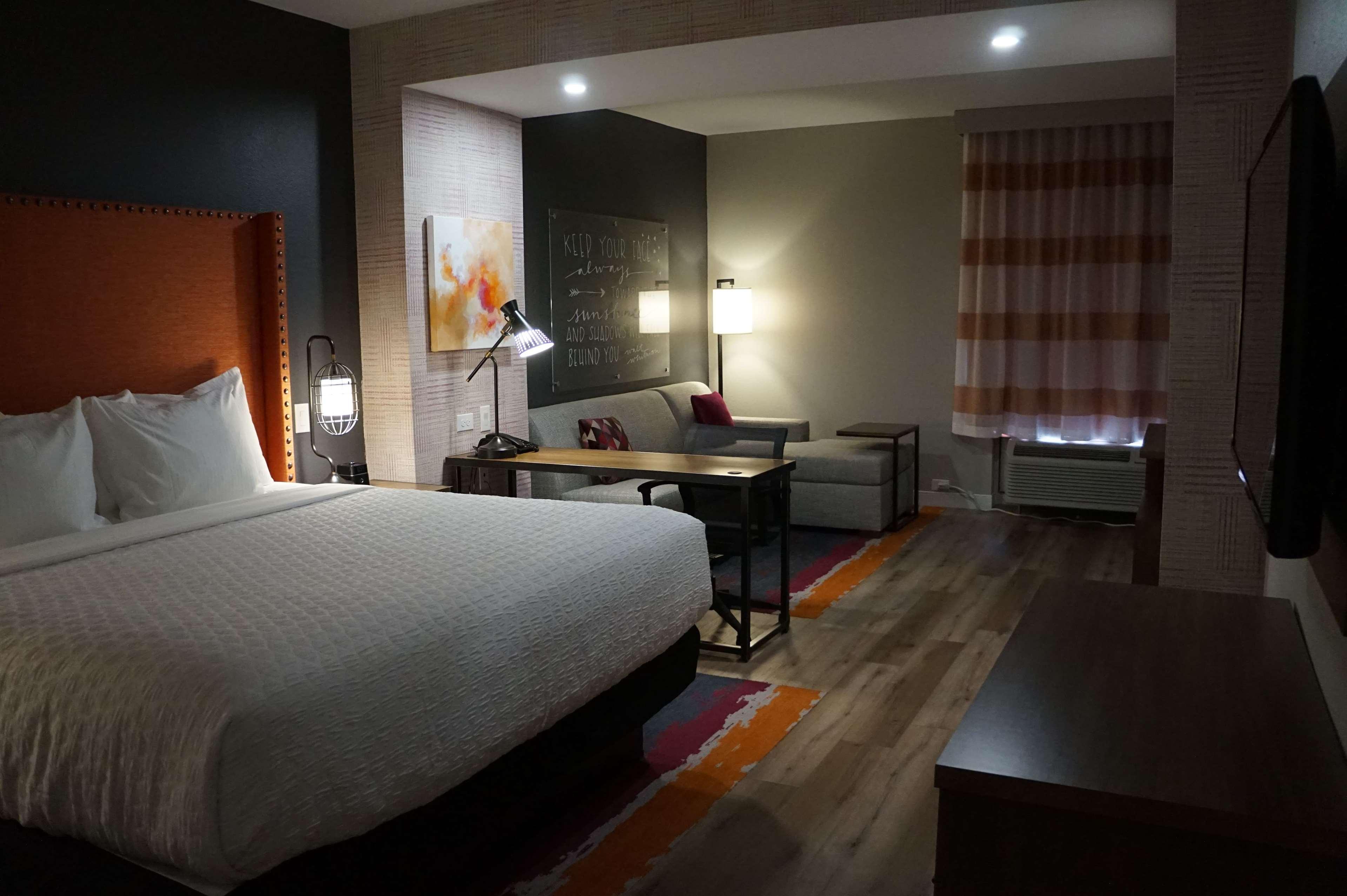 La Quinta Inn & Suites By Wyndham לואיסוויל מראה חיצוני תמונה