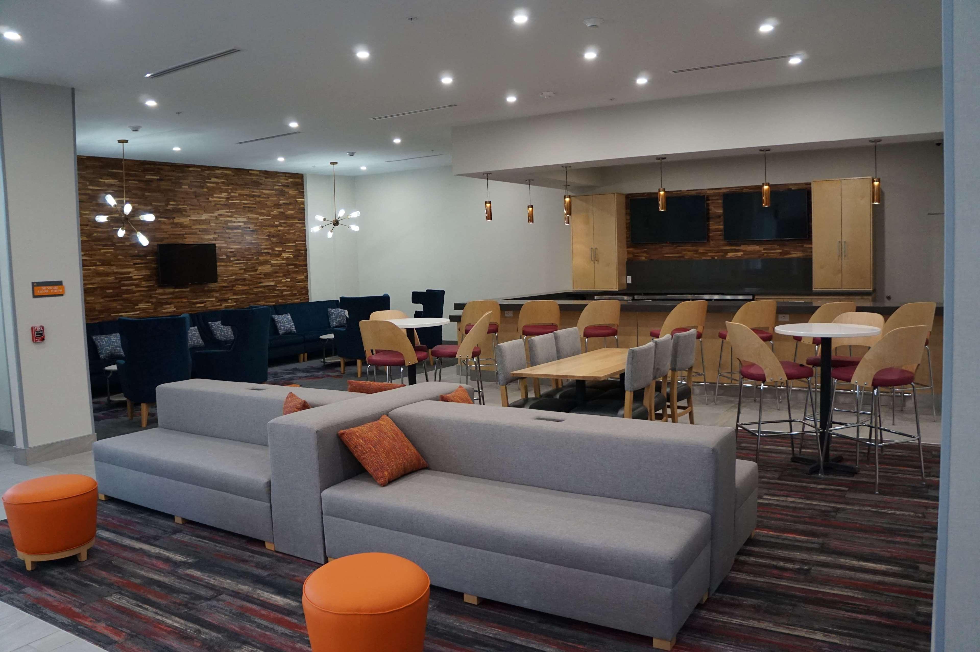 La Quinta Inn & Suites By Wyndham לואיסוויל מראה חיצוני תמונה
